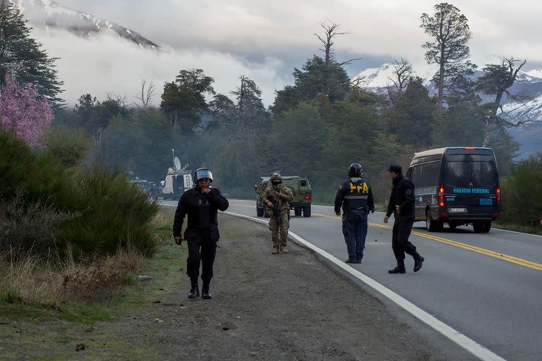 Operativo desalojo en Villa Mascardi