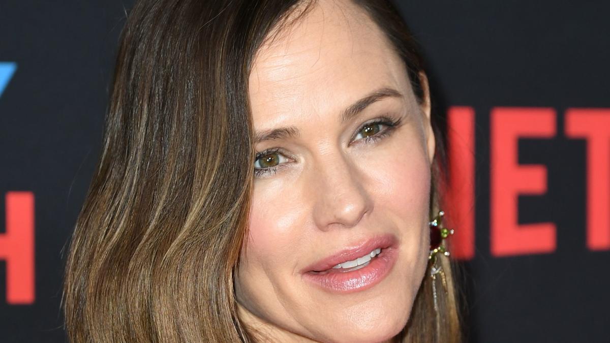 Jennifer Garner, 51, Loves This Shampoo for Reviving Flat Hair