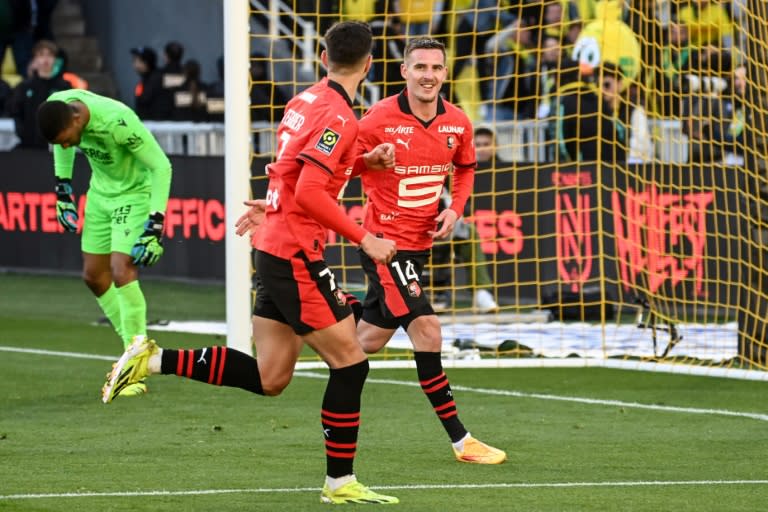 Le meneur de jeu rennais Benjamin Bourigeaud buteur sur penalty à Nantes, le 20 avril 2024 (Sebastien SALOM-GOMIS)