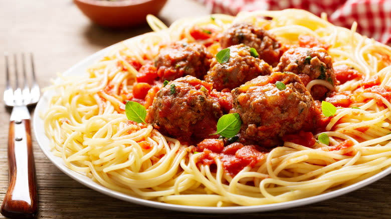 Plate of spaghetti and meatballs 