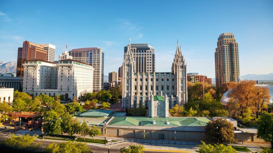 Salt Lake City panoramic overview in the evening.