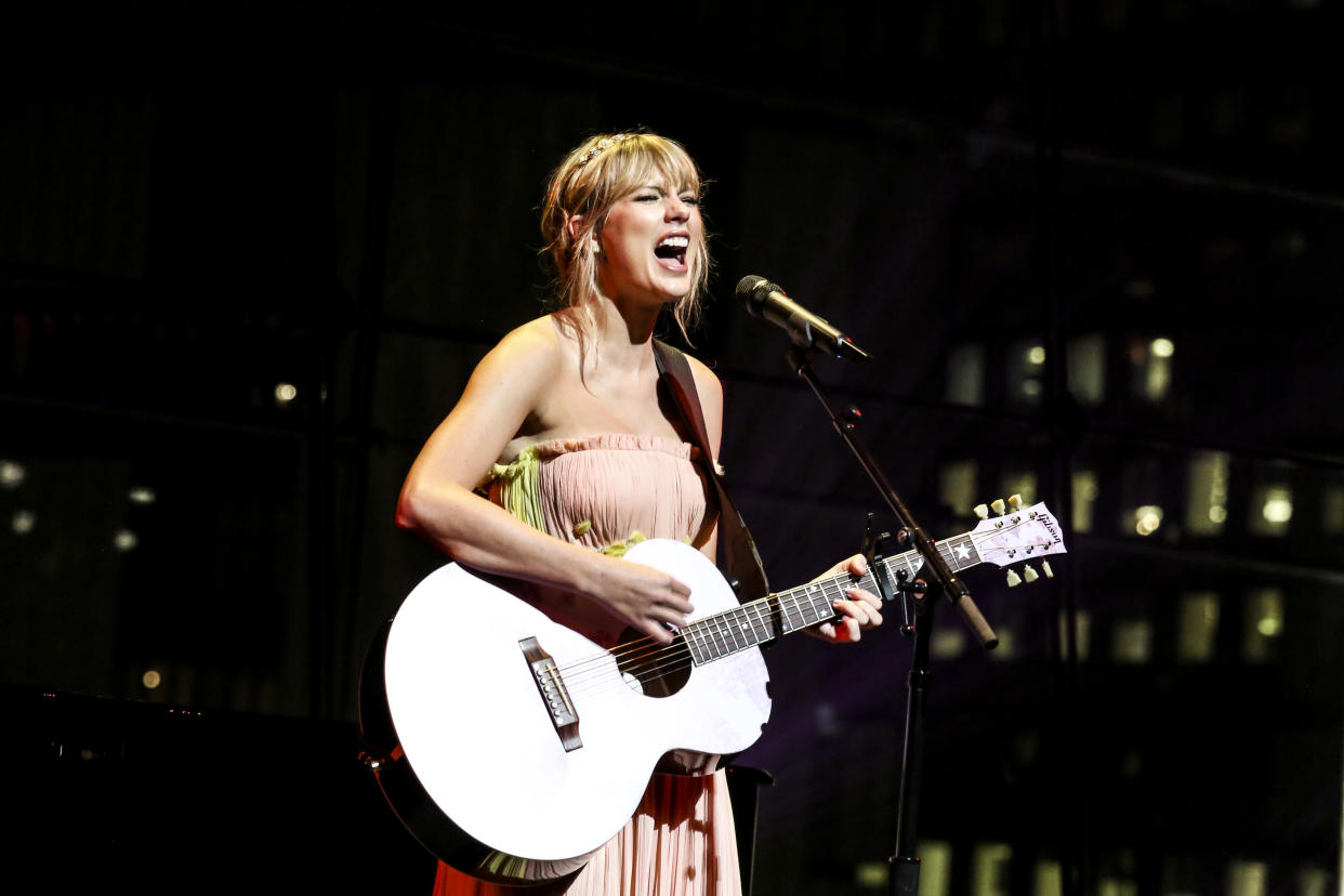 Taylor Swift se presenta en la Gala Time 100 en el Lincoln Center de Nueva York, el 23 de abril de 2019. (Krista Schlueter/The New York Times)