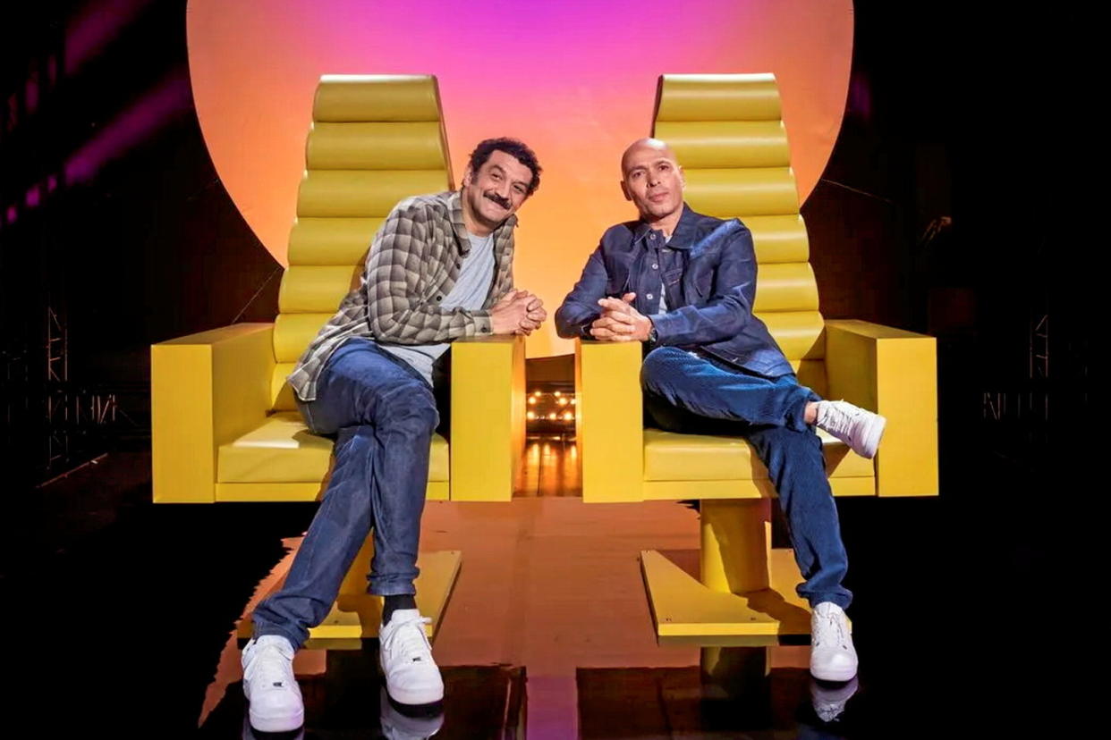 Éric et Ramzy sur le plateau de Comedy Class, sur Amazon Prime Video.   - Credit:Etienne Jeanneret / Bureau 233 / ITV / Prime Video