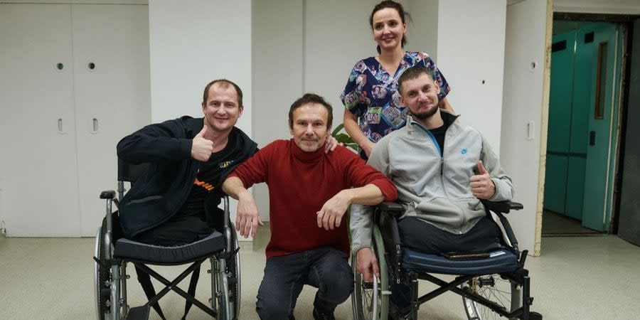 Sviatoslav Vakarchuk visits wounded soldiers at a rehabilitation center