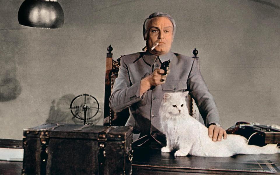 Frothy revenge mission: Charles Gray as Blofeld in Diamonds Are Forever - Alamy 