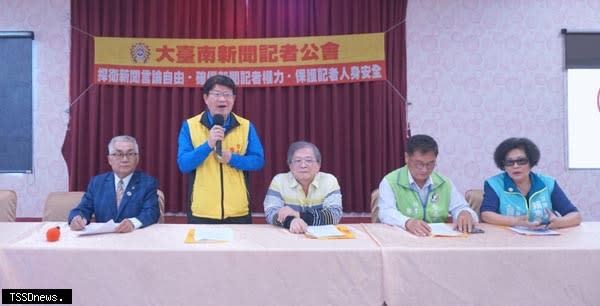 大臺南新聞記者公會召開會員大會，市長黃偉哲及議員均出席，期盼能持續發揮第四權制衡力量。（記者李嘉祥攝）