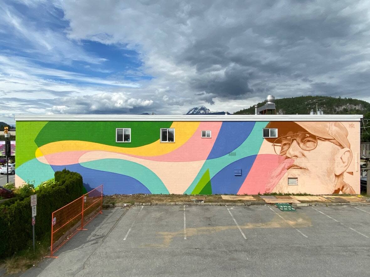 The mural in honour of Thor Froslev is located on Cleveland Avenue in downtown Squamish, B.C. (Kevin Ledo - image credit)