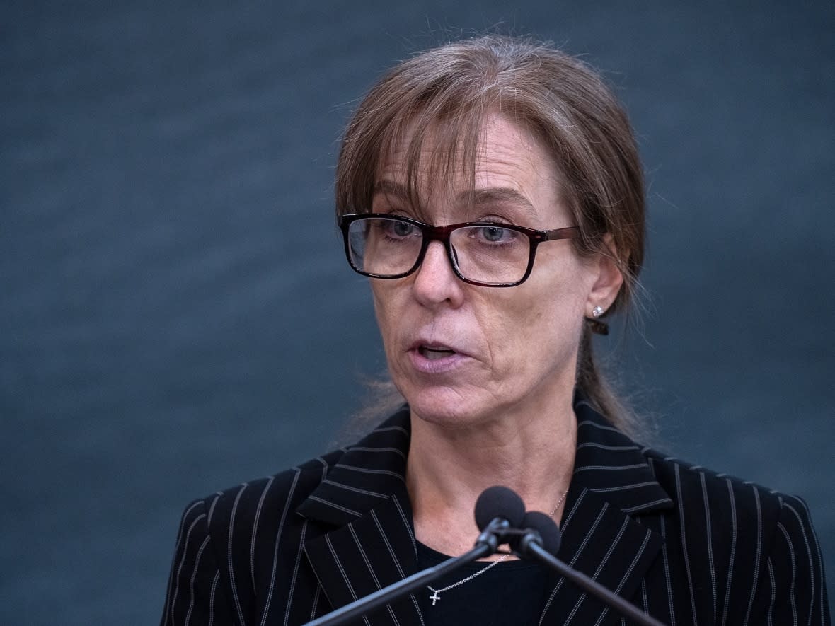 Lori Ward, representing Department of Justice Canada, addresses the Mass Casualty Commission inquiry into the mass murders in rural Nova Scotia on April 18/19, 2020, in Truro, N.S., on Friday. Gabriel Wortman, dressed as an RCMP officer and driving a replica police cruiser, murdered 22 people.  (Andrew Vaughan/The Canadian Press - image credit)