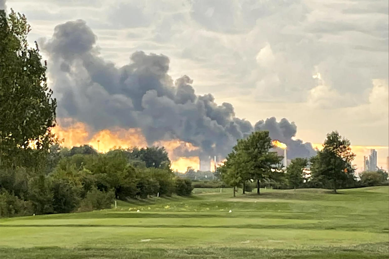 Smoke rises Tuesday from the BP Oil Refinery in Toledo, Ohio. (Courtesy Shawnelle Jones)