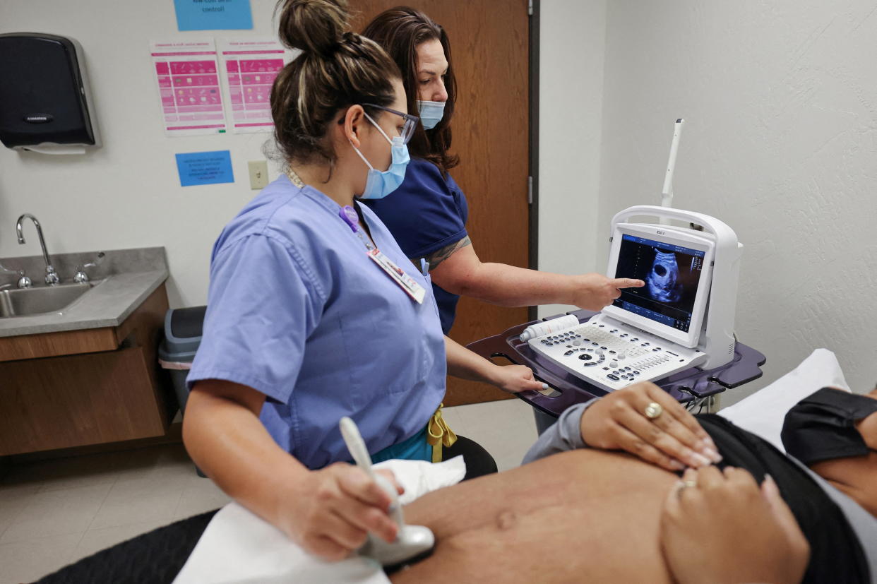Taniya, an ultrasound sonographer, guides resident Dr. Ericka during an ultrasound on a patient before her surgical abortion at a clinic in Oklahoma City, December 6, 2021.  REUTERS/Evelyn Hockstein 