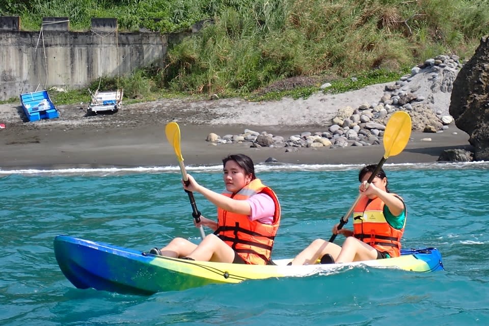 臺東縣長濱鄉長濱國中推動海洋教育邁入11年，帶領學生探索海洋、結合浮潛、衝浪、自立造舟、獨木舟划行等課程，用不同的角度與態度，感受海洋魅力。

 