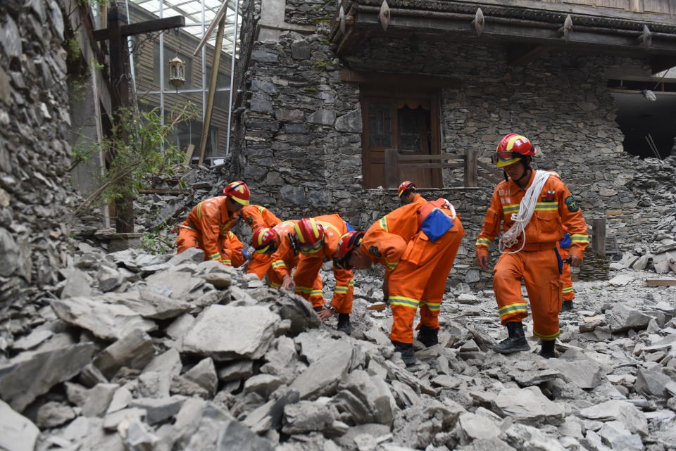 <p>Rescuers search at a hotel after the 7.0-magnitude earthquake at Jiuzhaigou County on Aug. 9, 2017 in Aba Tibetan and Qiang Autonomous Prefecture, Sichuan Province of China. (Photo: VCG via Getty Images) </p>