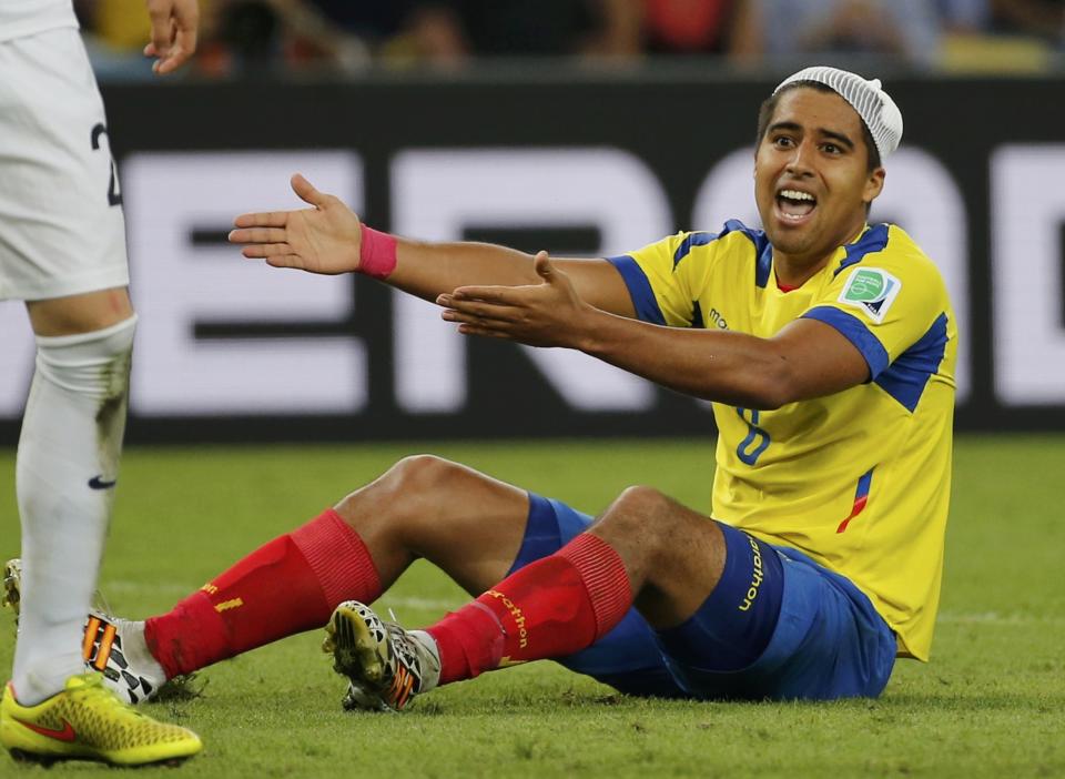 Ecuador's Cristian Noboa reacts after a missed opportunity at a goal during their 2014 World Cup Group E soccer match against France at the Maracana stadium in Rio de Janeiro June 25, 2014. REUTERS/Sergio Moraes (BRAZIL - Tags: SOCCER SPORT WORLD CUP)