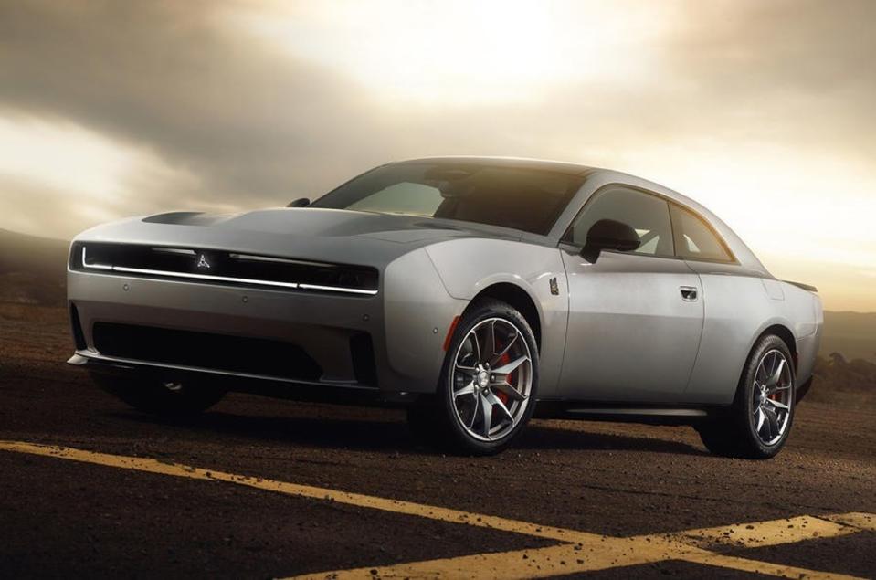 第八代DODGE Charger Daytona將提供雙馬達的EV版和3.0L直6渦輪增壓汽油引擎版，並計畫在今年內於美國開始交車。