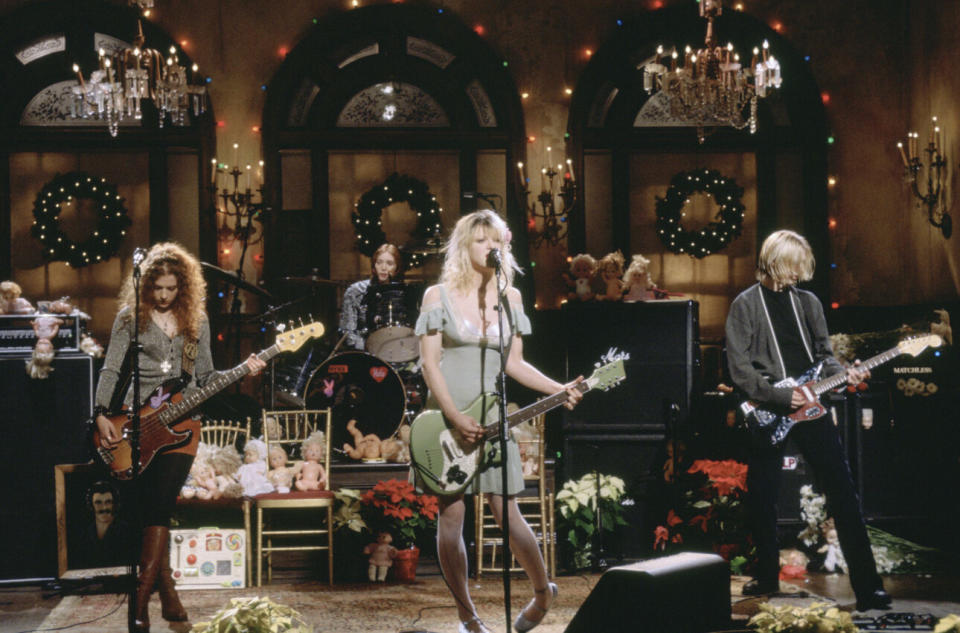 Hole performing on ‘Saturday Night Live’ on December 17, 1994. (Credit: Al Levine/NBCU Photo Bank)