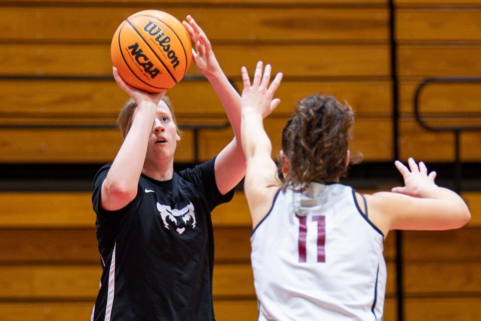 Willamette's Elyse Waldal (33) shoots the ball during practice at Cone Field House on Wednesday.