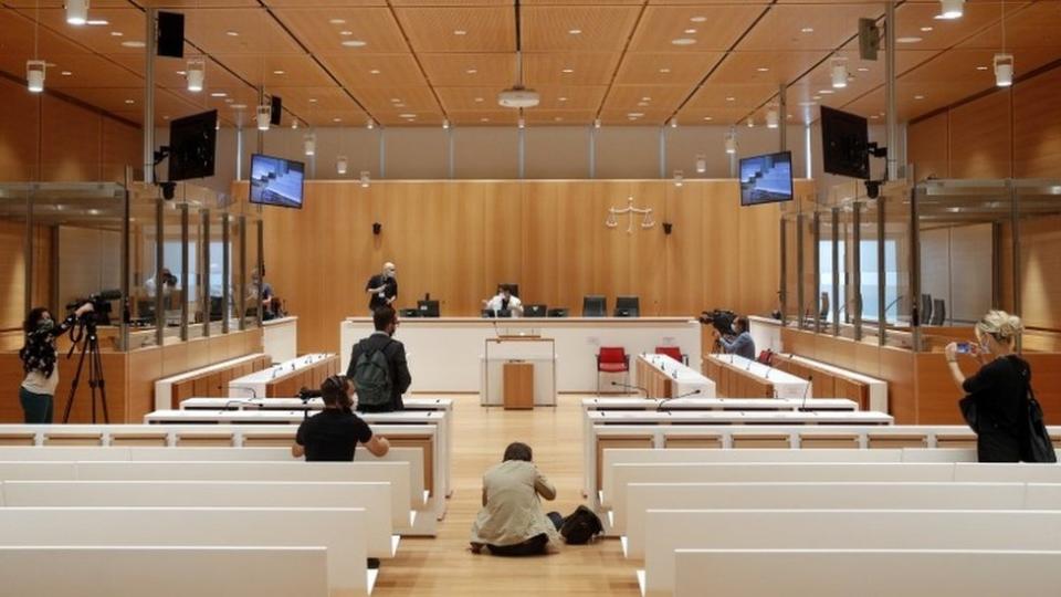 La sala del juicio a los acusados de Charlie Hebdo