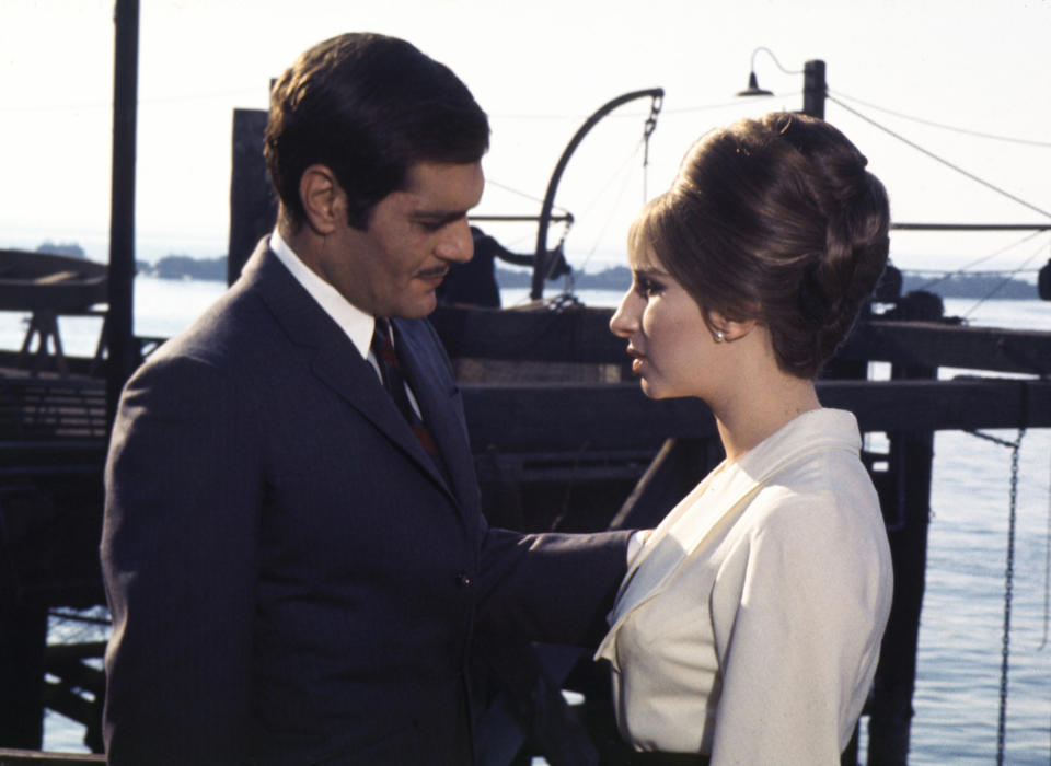 Kino. Funny Girl, (FUNNY GIRL) USA, 1968, Regie: William Wyler, OMAR SHARIF, BARBRA STREISAND. (Photo by FilmPublicityArchive/United Archives via Getty Images)