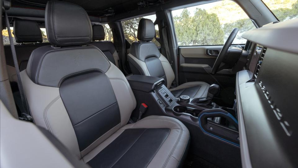 El interior de la Bronco tiene toda la calidad y confort que contrasta con la imagen extrema del exterior.