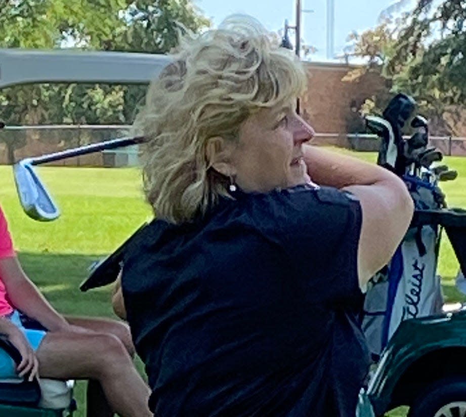 Lori Horan, who has 23 Women's Metro championships to her credit, watches her tee shot at Erskine Park's 17th hole during the first round Monday.