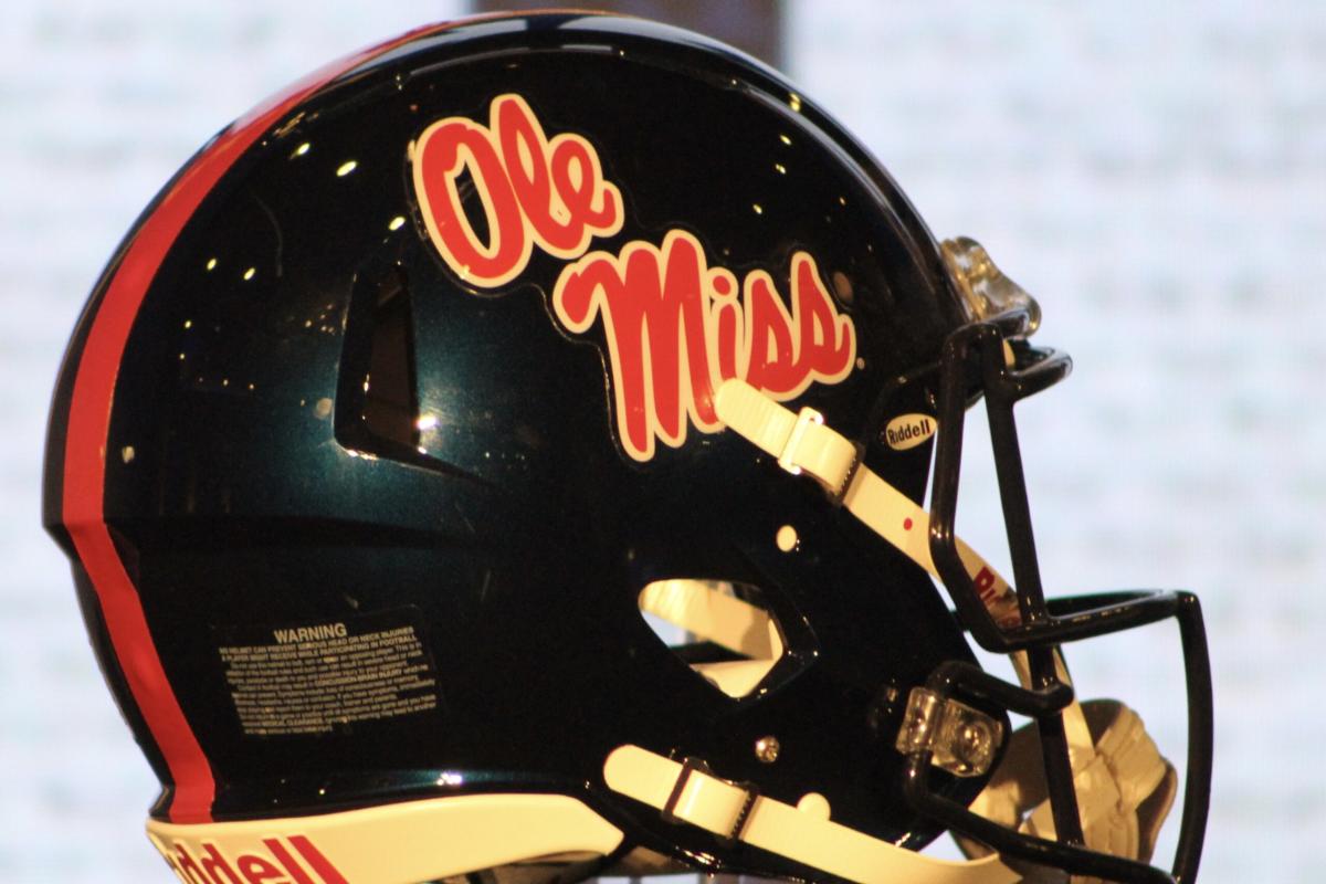 Tennessee Unveils Uniform Combo For Ole Miss - Sports Illustrated Tennessee  Volunteers News, Analysis and More