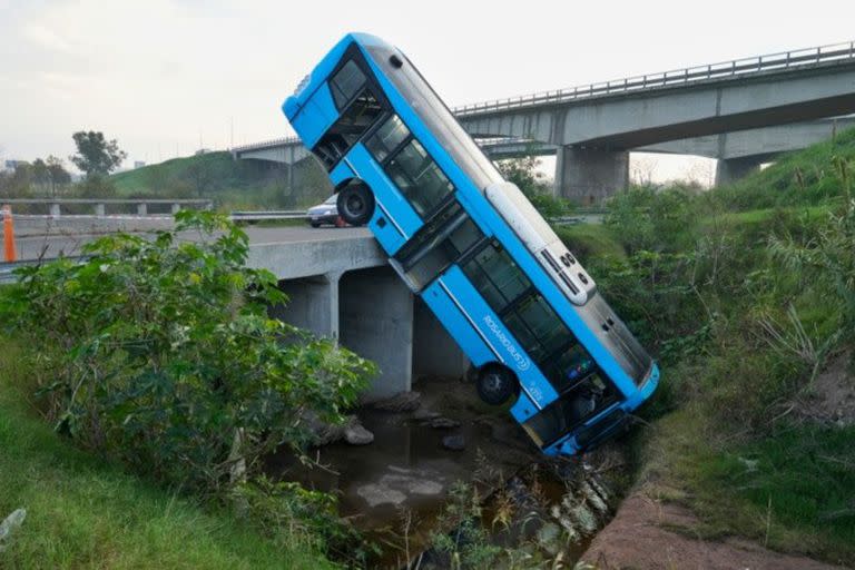 Colectivo atascado en Santa Fe