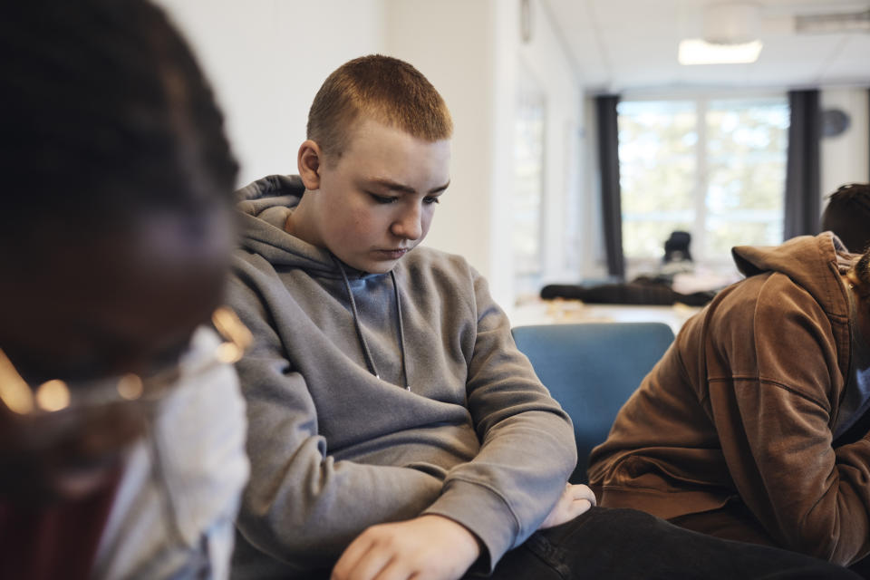 Oft werden bei Jungen Depressionen schwieriger erkannt. (Symbolbild: Getty)