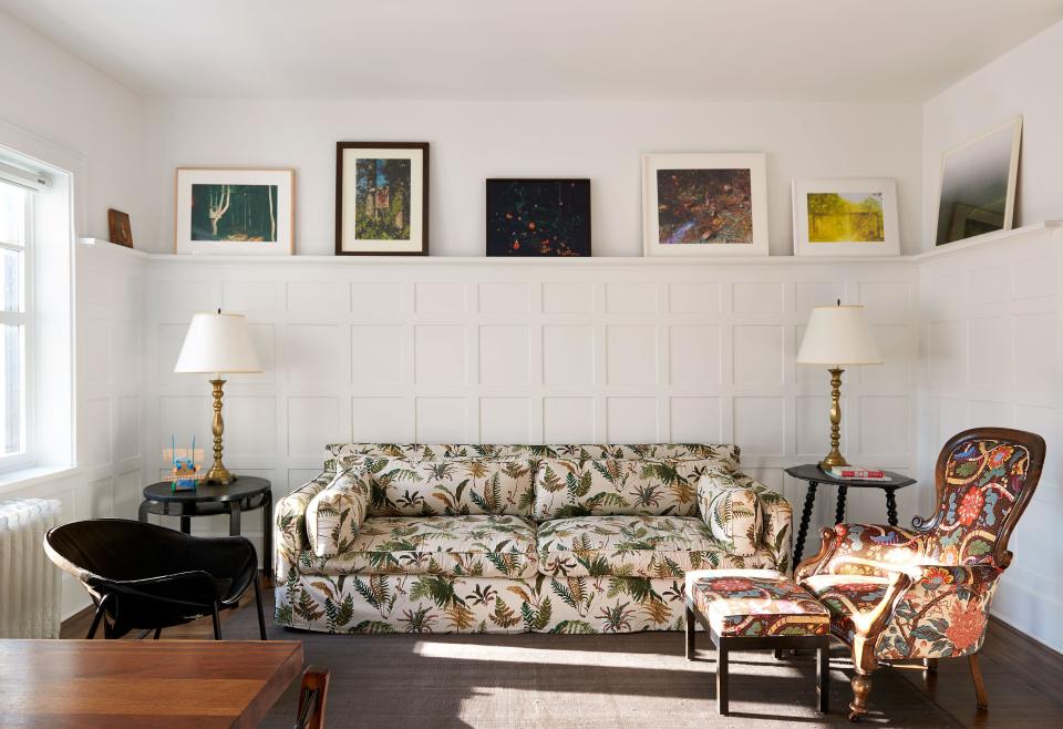 A Montauk sofa in <a href="https://www.kravet.com/brunschwig-fils">Brunschwig & Fils</a>’ Les Fougères, an antique chair fronted in a Josef Frank botanical print, and a midcentury seat mingle with nature-themed artworks <br>
by Grear Patterson, William Eggleston, Miranda Lichtenstein, Estelle Hanania, James Welling, and more.