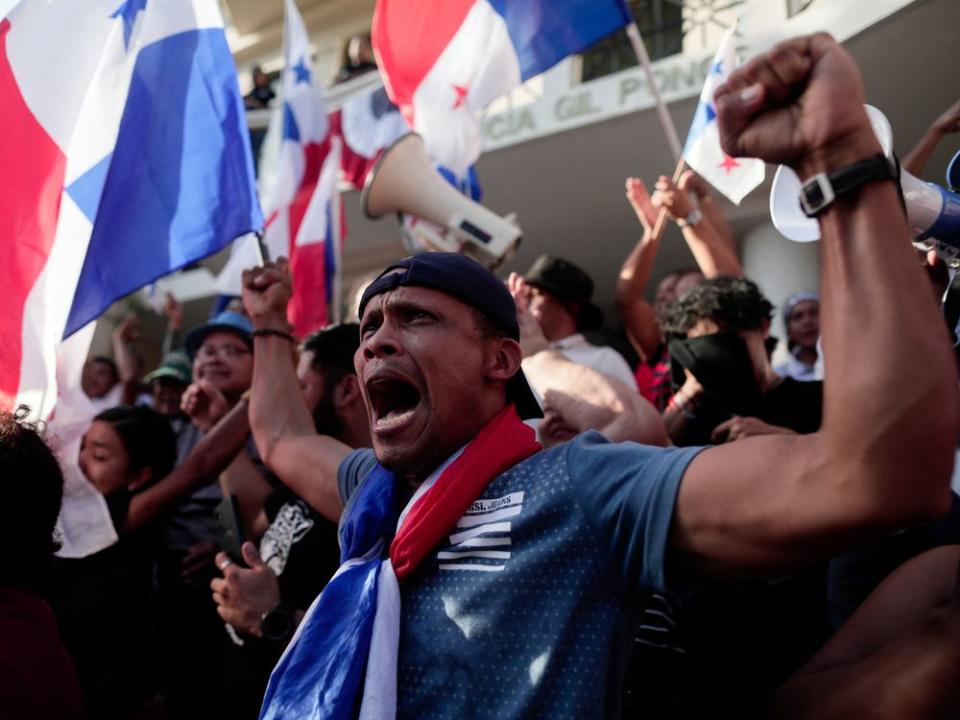  People celebrate the Supreme Court’s ruling that the contract with Canadian mining company First Quantum is unconstitutional in Panama City, on Nov. 28.