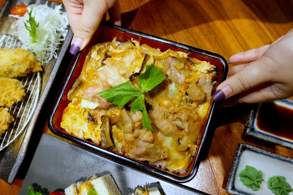 itacho tonkatsu - chicken oyako don