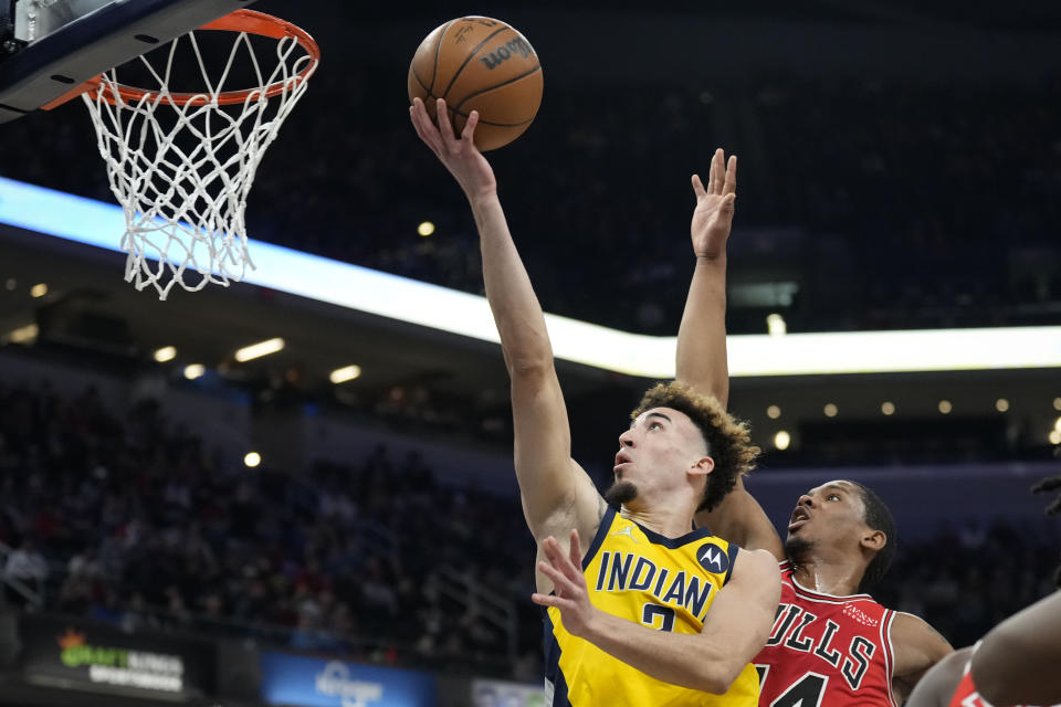 Indiana Pacers guard Chris Duarte, left, shoots in front of Chicago Bulls forward Malcolm Hill during the first half of an NBA basketball game in Indianapolis, Friday, Feb. 4, 2022. (AP Photo/AJ Mast)