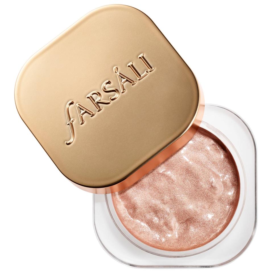 <p>Get into this rose gold-tinted highlighter that beams bright and beautiful on light, medium, and dark skin tones. ($40, <a rel="nofollow noopener" href="https://www.sephora.com/product/jelly-beam-illuminator-P426719" target="_blank" data-ylk="slk:sephora.com;elm:context_link;itc:0;sec:content-canvas" class="link ">sephora.com</a>) (Photo: Farsali) </p>