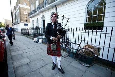 A lone piper plays his bagpipes outside the home of former London Mayor Boris Johnson, in London, Britain June 24, 2016. REUTERS/Peter Nicholls