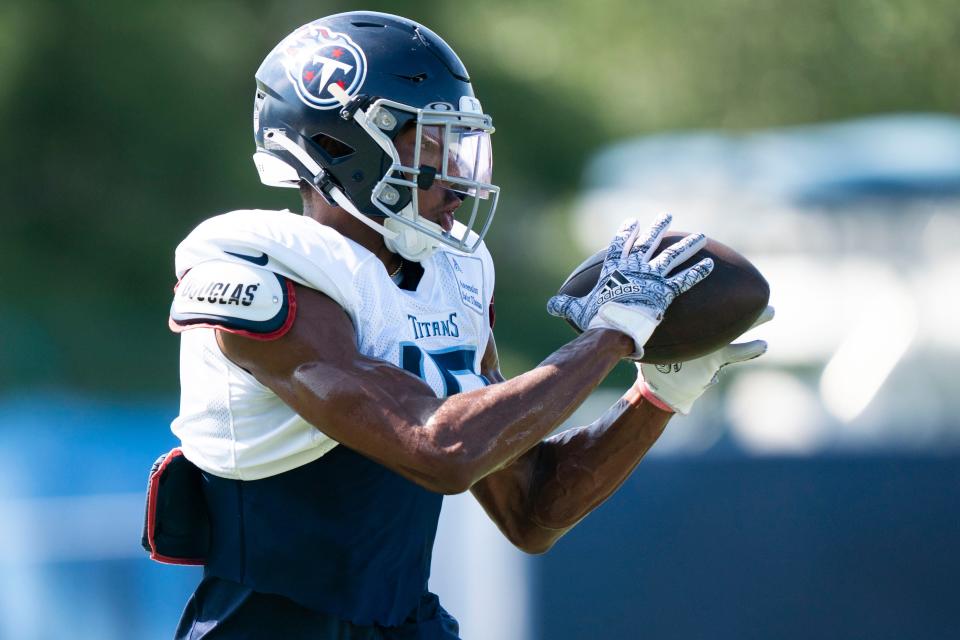 Tennessee Titans wide receiver Dez Fitzpatrick (10) pulls in a catch during a training camp practice at Ascension Saint Thomas Sports Park Monday, Aug. 8, 2022, in Nashville, Tenn. 