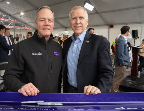 Sen. Thom Tillis (R-North Carolina) stands with Wolfspeed President and CEO Greg Lowe during a ceremonial ceremony to mark the completion of the John Palmore Silicon Carbide Manufacturing Center. Signed “The Last Beam” (Photo: Business Wire)