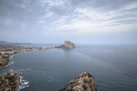 <p>Sin salir de la Comunidad Valenciana, también encontramos otro destino barato en Calpe. El alquiler de un apartamento de 70 metros cuadrados en la la localidad alicantina sale de media por 500 euros semanales. (Foto: Getty Images).</p> 