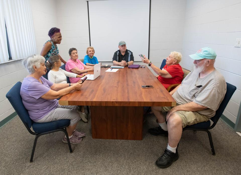 Suzanna Jones, second from right, asks a question Wednesday about cellphones during a Retired Senior Volunteer Program computer lab at the Clyde L. Gracey Community Center.