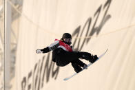 United States' Chloe Kim competes during the women's halfpipe qualification round at the 2022 Winter Olympics, Wednesday, Feb. 9, 2022, in Zhangjiakou, China. (AP Photo/Francisco Seco)