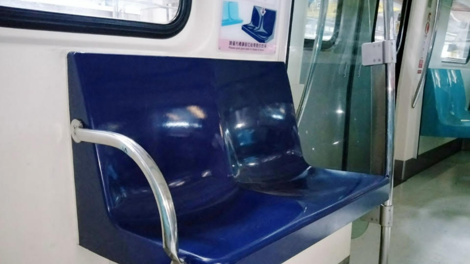 北捷車廂上的博愛座。翻攝台北捷運 Metro Taipei臉書