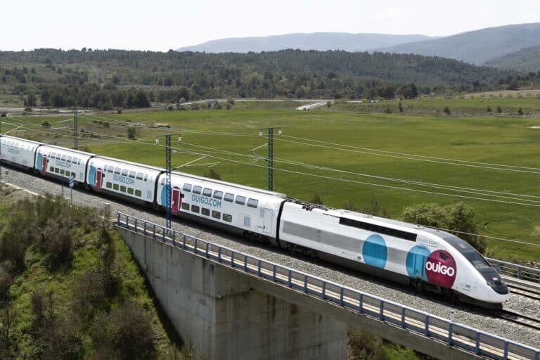 OUIGO : une nouvelle ligne SNCF Paris-Perpignan low-cost-Un train avec le logo OUIGO sera désormais en route entre Paris et Perpignan pour 5 heures de trajet à grande vitesse (©SNCF/OUIGO)