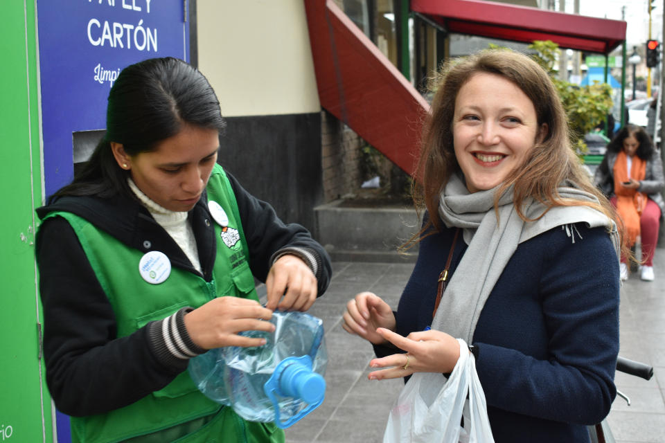 Intercambio de material reciclado por la moneda virtual Ecoins en Perú (Foto cortesía Ecoins)