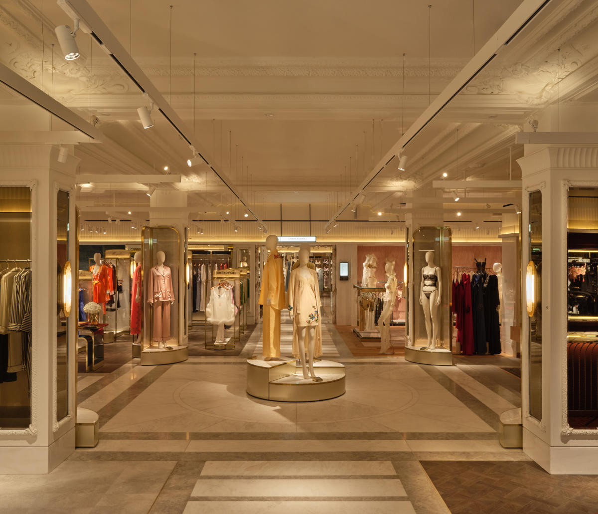 Louis Vuitton Pop-up Store in Harrods - Luxury RetailLuxury Retail