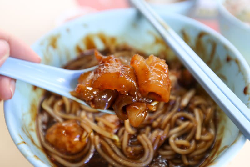 Hai Nan Xing Zhou Beef Noodle - beef tendon