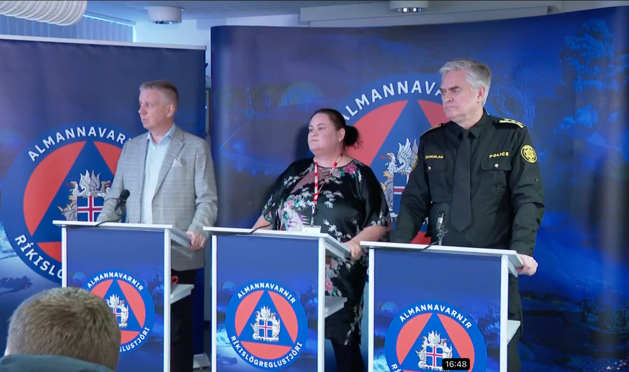 Civil defence and police were present at the press conference (Almannavarnir)