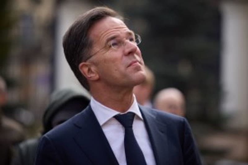 Dutch Prime Minister Mark Rutte inspects buildings destroyed by Russian strikes during a tour with Ukrainian President Volodymyr Zelensky in Kharkiv. -/Ukrainian Presidency/dpa