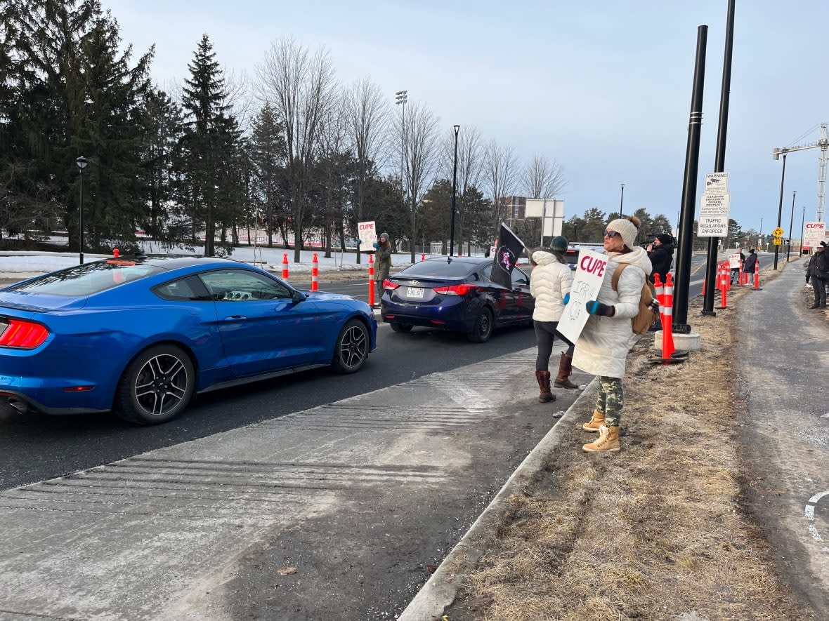 The largest union at Carleton University which represents teaching assistants, research assistants and contract instructors went on strike March 27, 2023.  (Rosalie Sinclair/Radio-Canada - image credit)