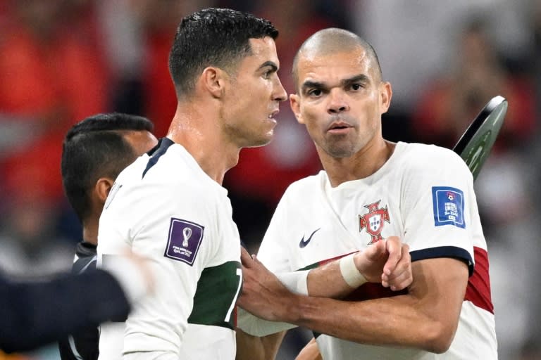 Os jogadores veteranos Cristiano Ronaldo (esquerda) e Pepe são a espinha dorsal da seleção portuguesa (Patricia de Melo Moreira)