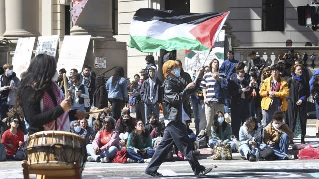 Several hundred students and pro-Palestinian supporters rally.