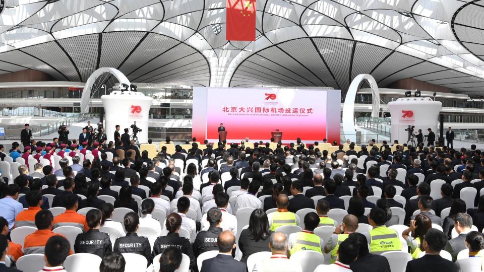 Die Eröffnungsfeier des Daxing International Airport. Nach nur vier Jahren Bauzeit eröffnet Peking seinen neuen Mega-Flughafen. Foto: XinHua