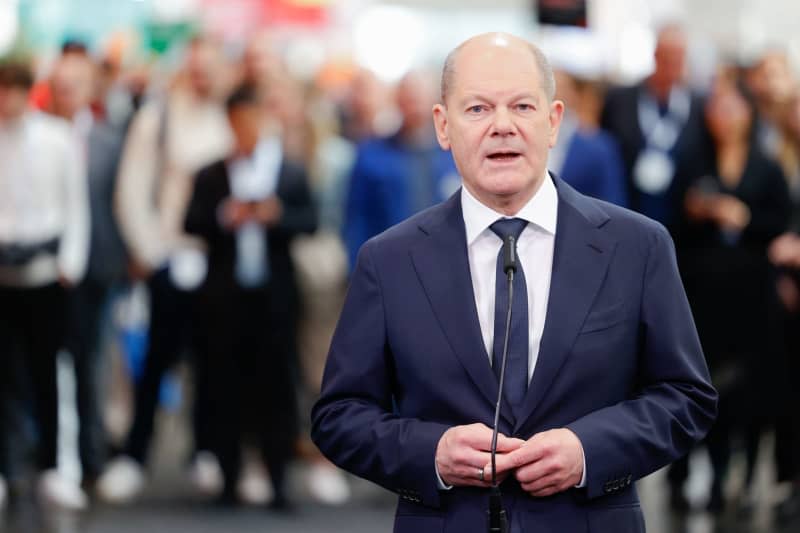 German Chancellor Olaf Scholz makes a statement after the opening tour at the Hannover Messe. Michael Matthey/dpa